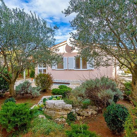 Holiday Home Batel Пула Екстериор снимка