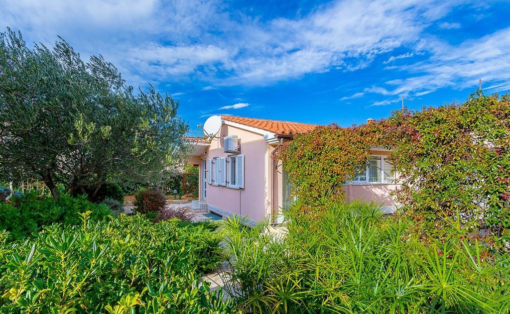 Holiday Home Batel Пула Екстериор снимка