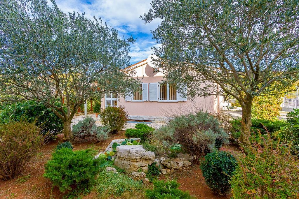 Holiday Home Batel Пула Екстериор снимка