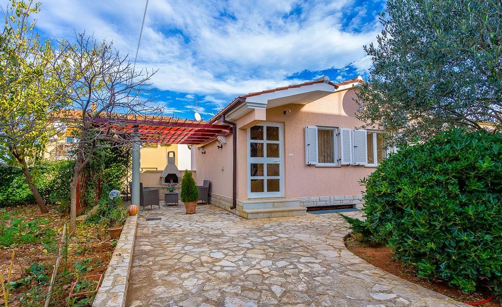 Holiday Home Batel Пула Екстериор снимка